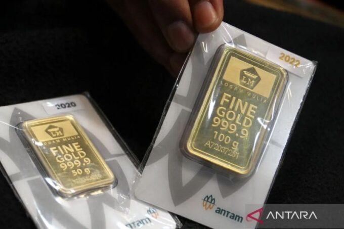Harga emas turun tajam April 2026. BPS catat deflasi 3,76% dan jadi penahan utama inflasi nasional.