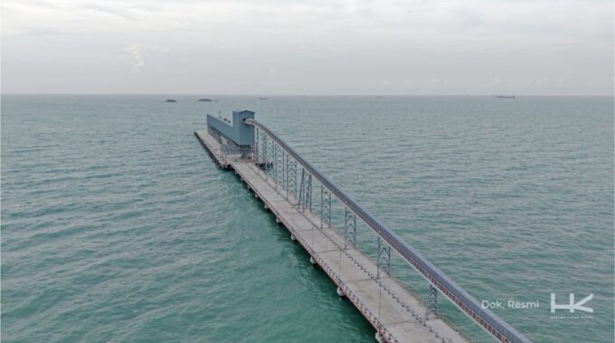 Proyek Talavera rampung, Indonesia kini punya dermaga ekspor semen besar dengan conveyor 4,2 km untuk dorong efisiensi logistik.