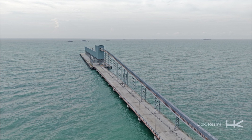 Proyek Talavera rampung, Indonesia kini punya dermaga ekspor semen besar dengan conveyor 4,2 km untuk dorong efisiensi logistik.
