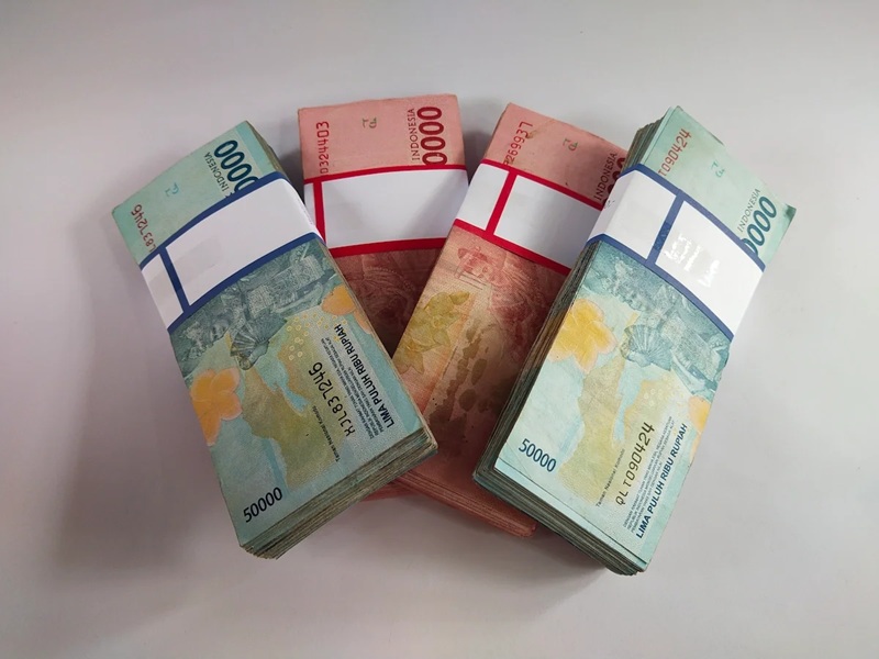 Rupiah melemah ke Rp17.340 per dolar AS usai baku tembak kapal perang AS dan Iran di Selat Hormuz picu kekhawatiran pasar.
