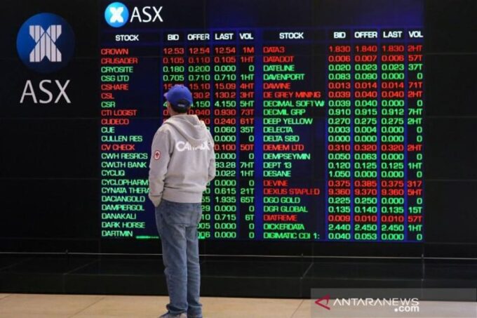IHSG naik ke 7.092, tapi asing net sell Rp482 miliar. Simak saham top gainer, loser, dan aksi investor hari ini.