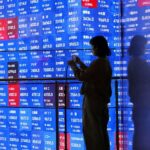 Saham dan mata uang Asia kompak menguat. Kospi dan Taiex cetak rekor baru, sementara IHSG ikut terbang 0,8%.
