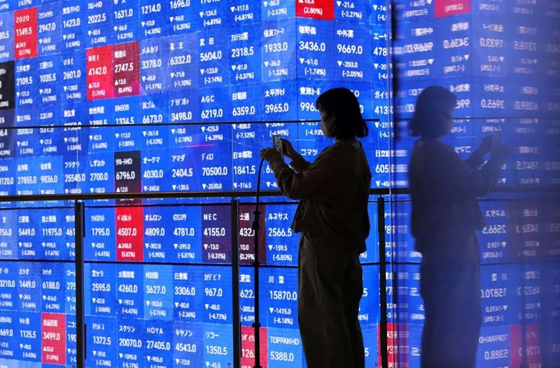 Rangkuman perdagangan 4 Mei 2026: IHSG naik tipis ke 6.971, asing catat net buy Rp1,9 triliun.