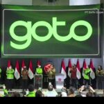 Komisi ojol dipangkas jadi 8%. Analis sebut laba Grab dan GoTo terancam, pasar tunggu kepastian aturan.