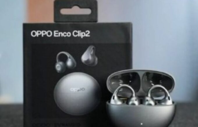 Beda dari sebelumnya, OPPO Enco Clip2 akan hadir dengan desain open ear stylish bisa digunakan sebagai bagian dari Fashion item sehari-hari.