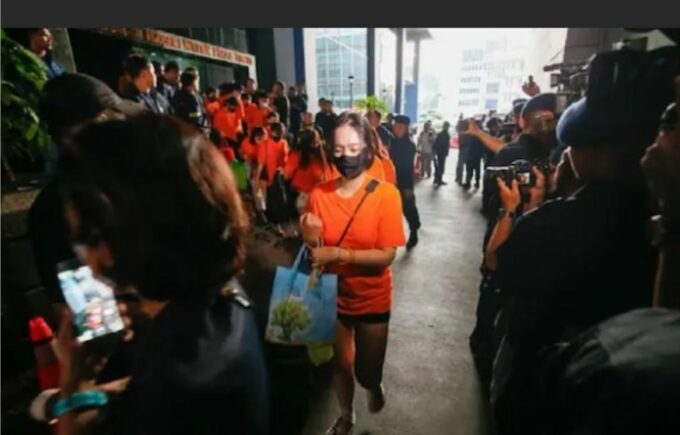 BareskrimPolri berhasil menahan sebanyak 321 pelaku sindikat Judi Online (Judol) di Gedung Perkantoran di Jalan Hayam Wuruk, Jakarta Barat (Jakbar).