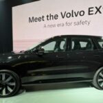 Pasar otomotif Tanah Air resmi kedatangan mobil listrik flagship terbaru, Volvo EX90, yang diperkenalkan oleh Volvo Car Indonesia