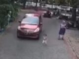 Viral Video Balita Tertabrak Mobil Buntut Kelalaian Pengawasan, Begini Panduan Aman Menjaga Anak di Jalan