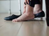Kenali 10 Penyebab Kaki Bengkak dan Cara Mengatasinya