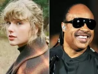 Penyanyi dan pencipta lagu Taylor Swift mendapat predikat penulis lagu wanita termuda yang masuk dalam kategori Songwriters Hall of Fame