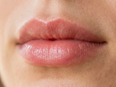 Menjaga Warna Bibir Tetap Cerah