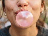 Bebas Rasa Pahit! 6 Makanan dan Minuman Segar Pengganti Rokok