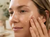 Panduan Lengkap Memilih Serum Vitamin C untuk Kulit Kusam di Usia 40-an