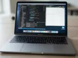 Kenapa Laptop Berbodi Logam Lebih Awet? Ini 3 Keunggulan Utamanya