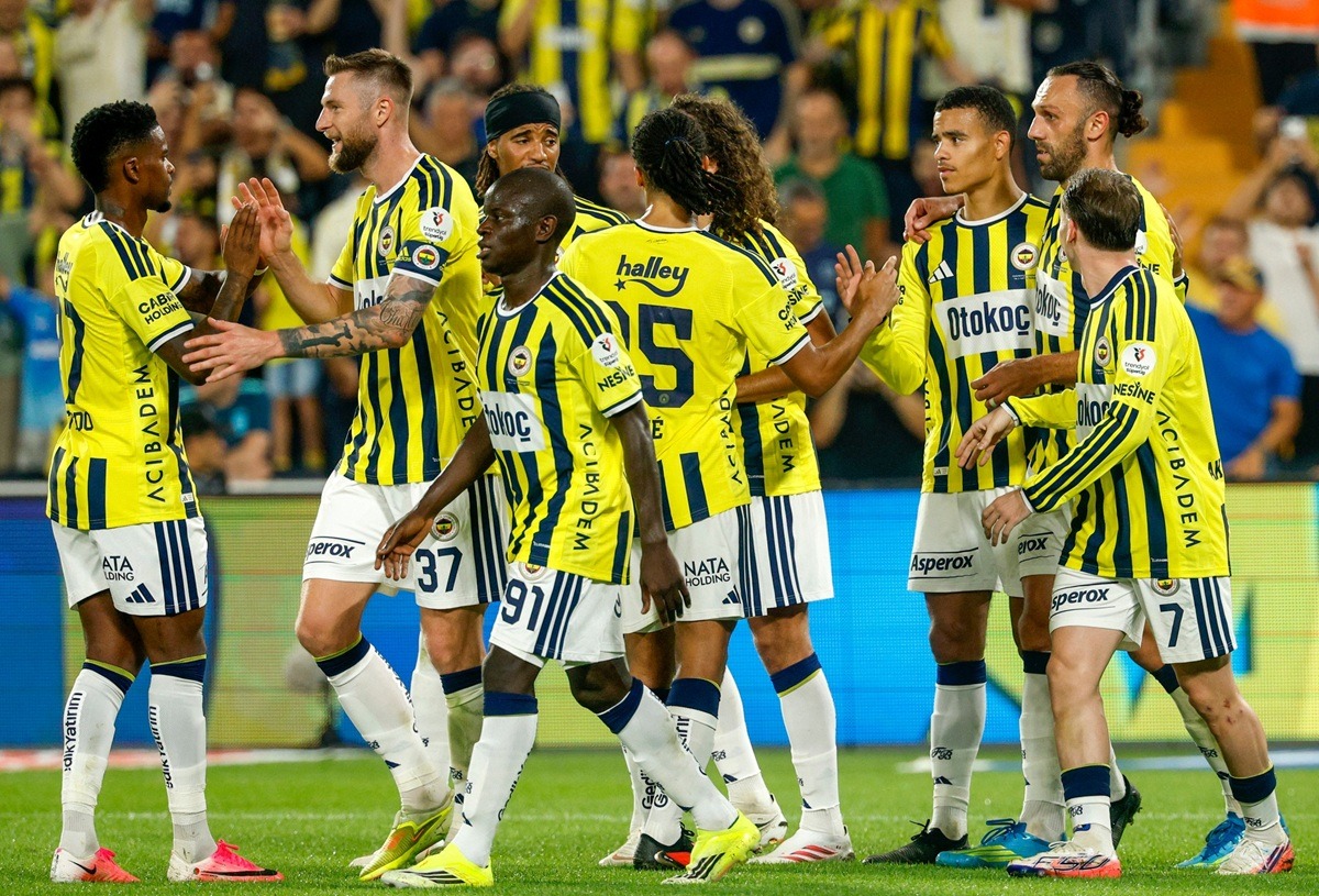 Prediksi Fenerbahce vs Roma di Liga Champions: Serigala Ibu Kota Siap Curi Poin!