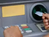 ATM Tertelan tapi Saldo Terpotong? Lakukan 5 Cara Ini Agar Uang Kembali