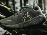 5 Sepatu Lari Pria Lokal yang Empuk dan Ringan, Bikin Lari Makin Nyaman!